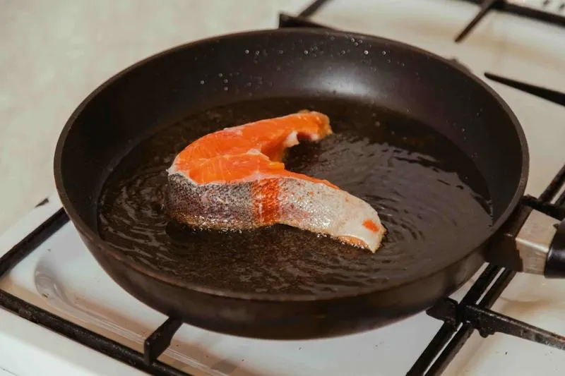 Jak uniknąć nieprzyjemnych zapachów przy smażeniu ryby? Sprawdź nasze porady!