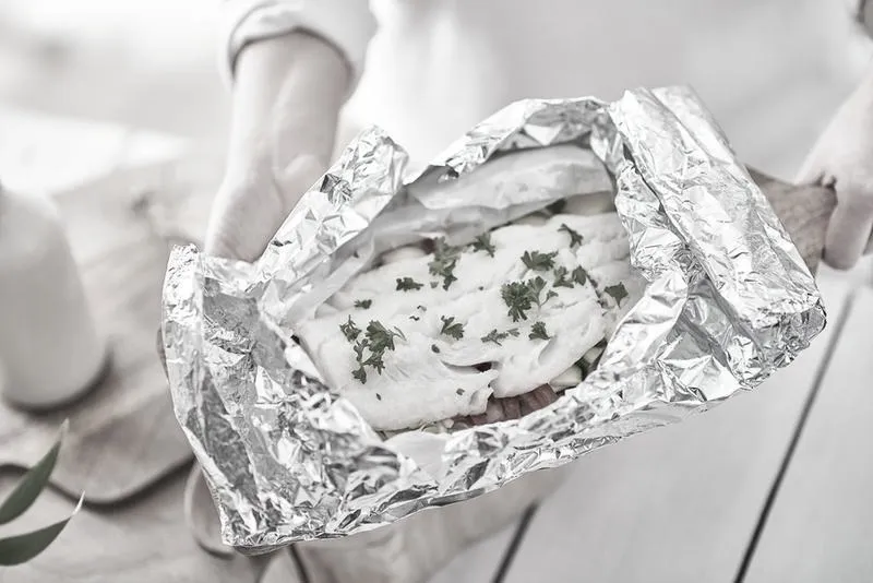 Pyszne i proste sposoby na to, jak przyrządzić rybę w folii aluminiowej