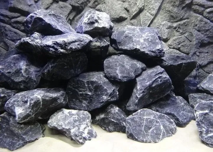 Skuteczne metody na usunięcie kamienia z szyby akwarium